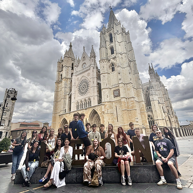 Students Explore Cathedral of León
